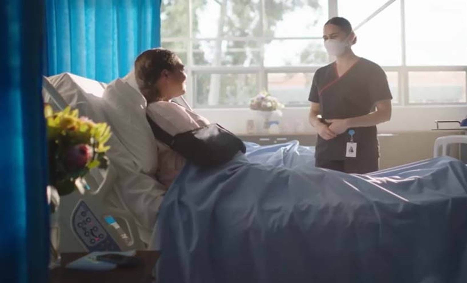 nurse talking to a patient in hospital